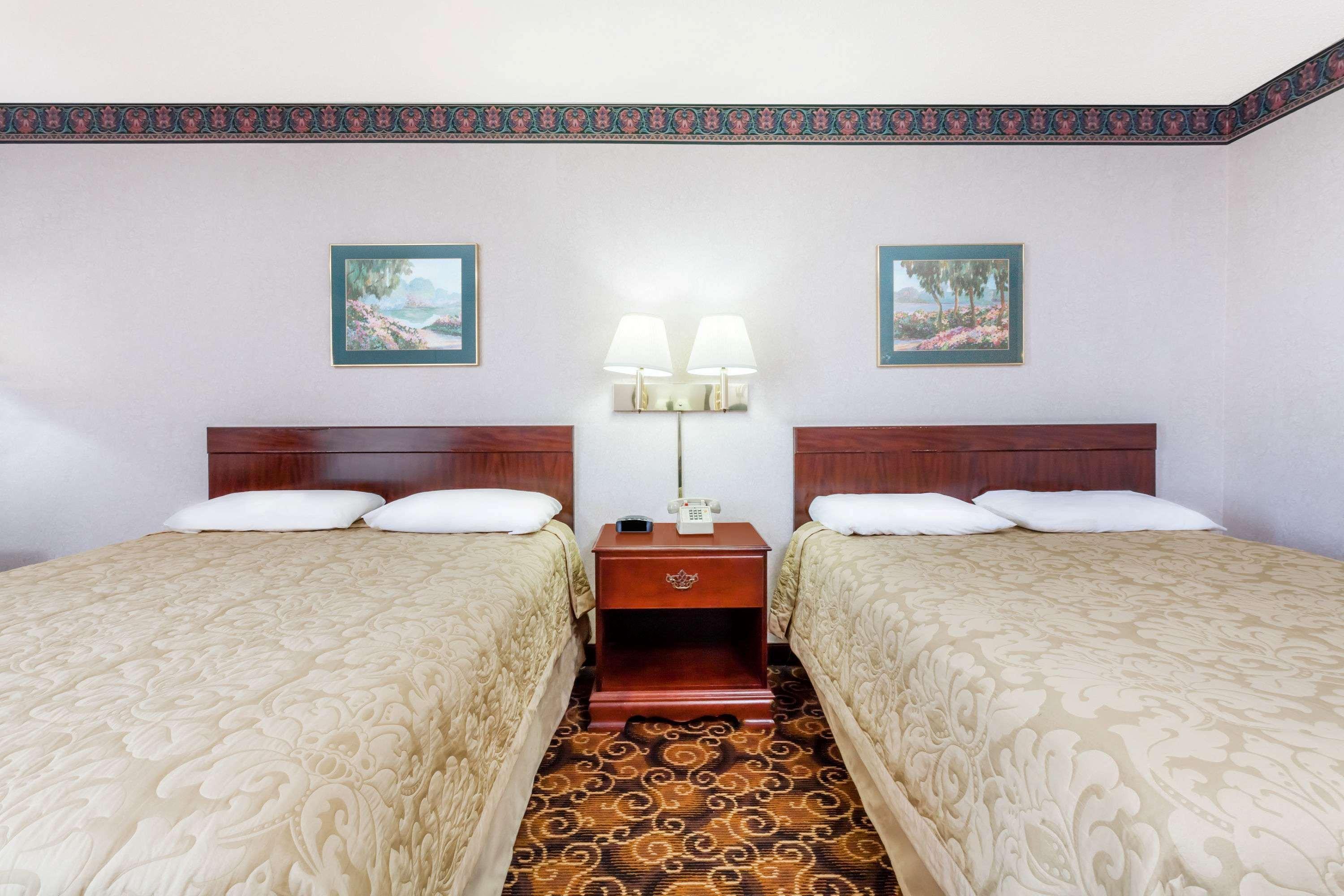 Stacer Super 8 By Wyndham Evansville North מראה חיצוני תמונה