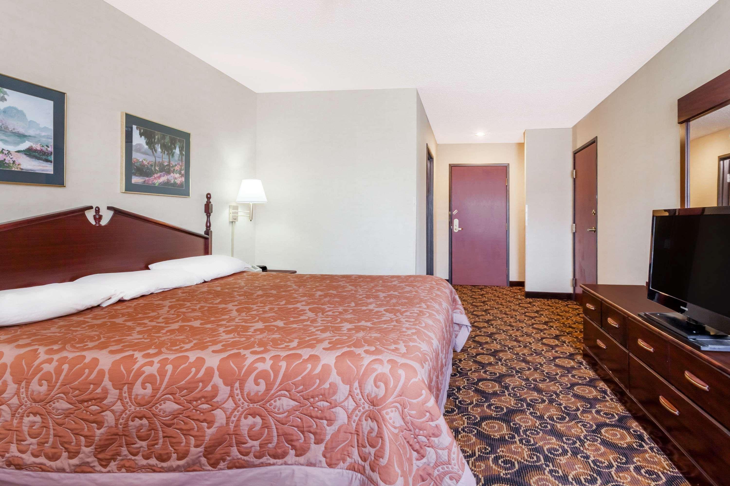 Stacer Super 8 By Wyndham Evansville North מראה חיצוני תמונה