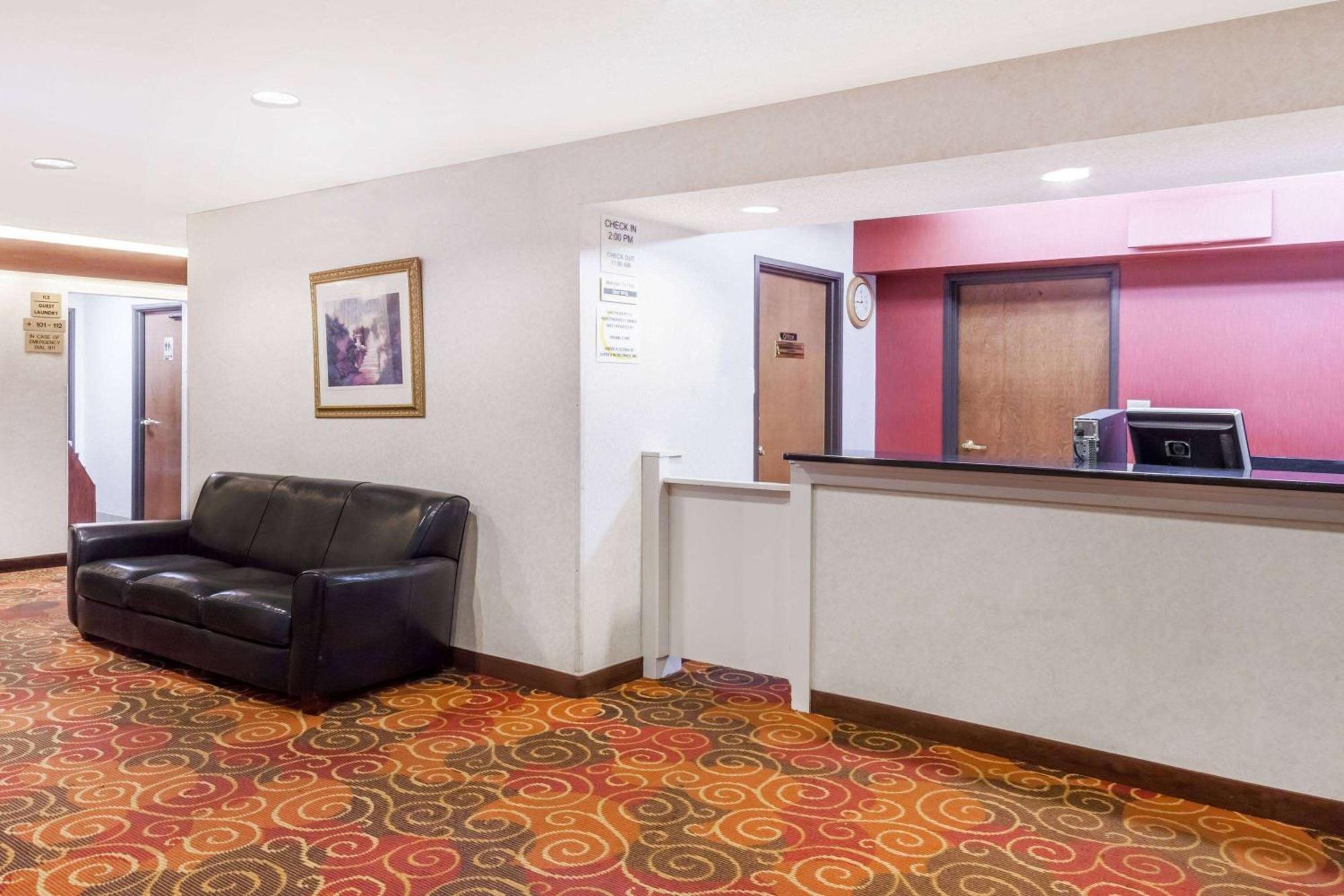 Stacer Super 8 By Wyndham Evansville North מראה חיצוני תמונה