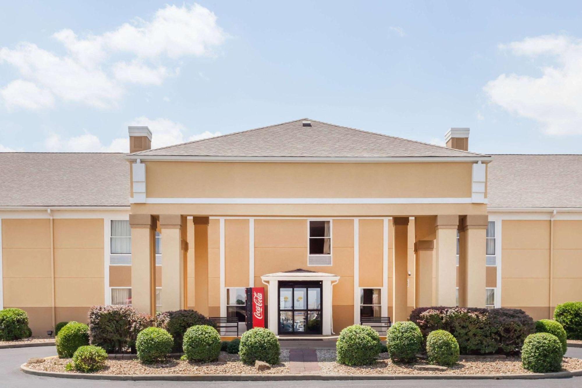 Stacer Super 8 By Wyndham Evansville North מראה חיצוני תמונה
