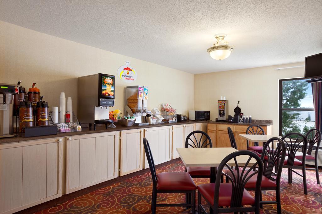 Stacer Super 8 By Wyndham Evansville North מראה חיצוני תמונה